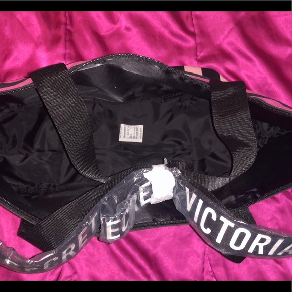 👛 sale! brand new! Victoria secret overnight bag! - Picture 7 of 7